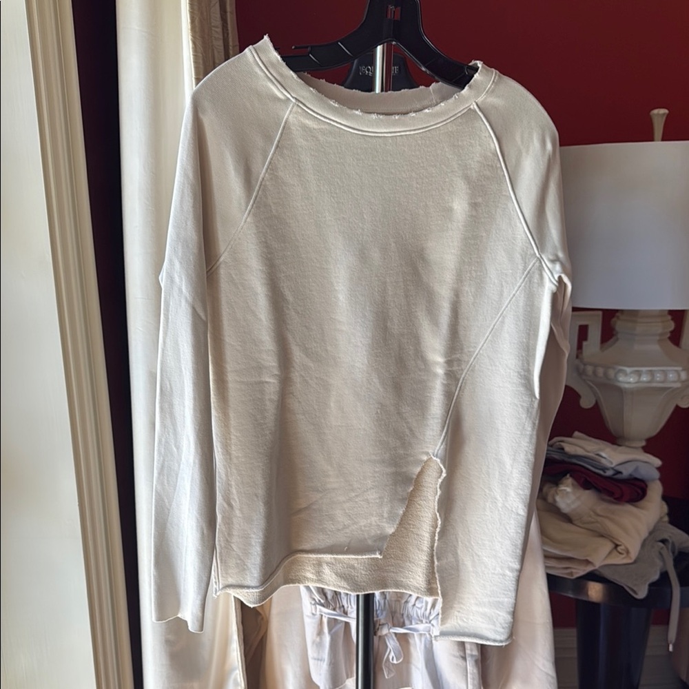Frank & Eileen Cream Relaxed Sweatshirt with Boxy Fit
